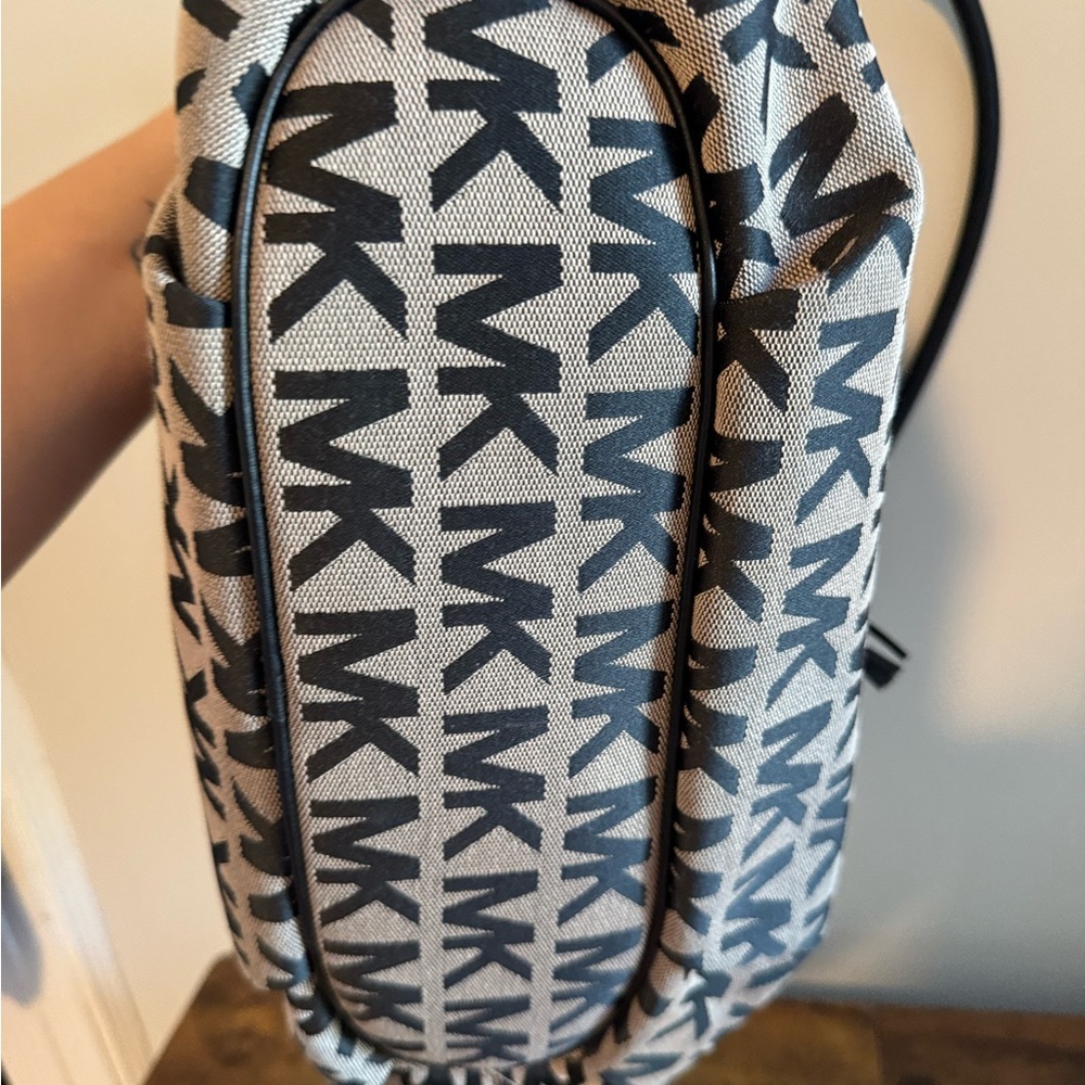 Michael Kors Black and Tan Logo Tote Bag Clean Inside - Picture 7 of 7